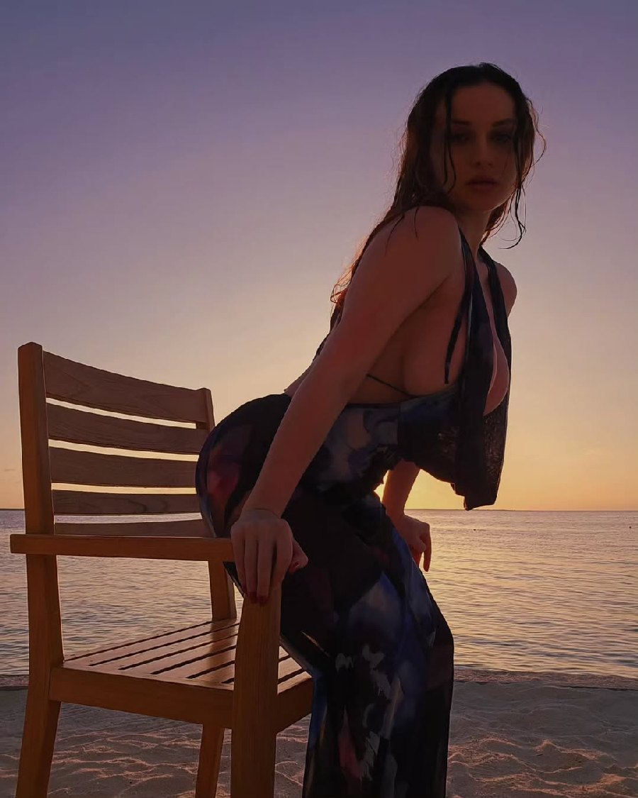 Sexy girl Miranda Faith nude in Paris