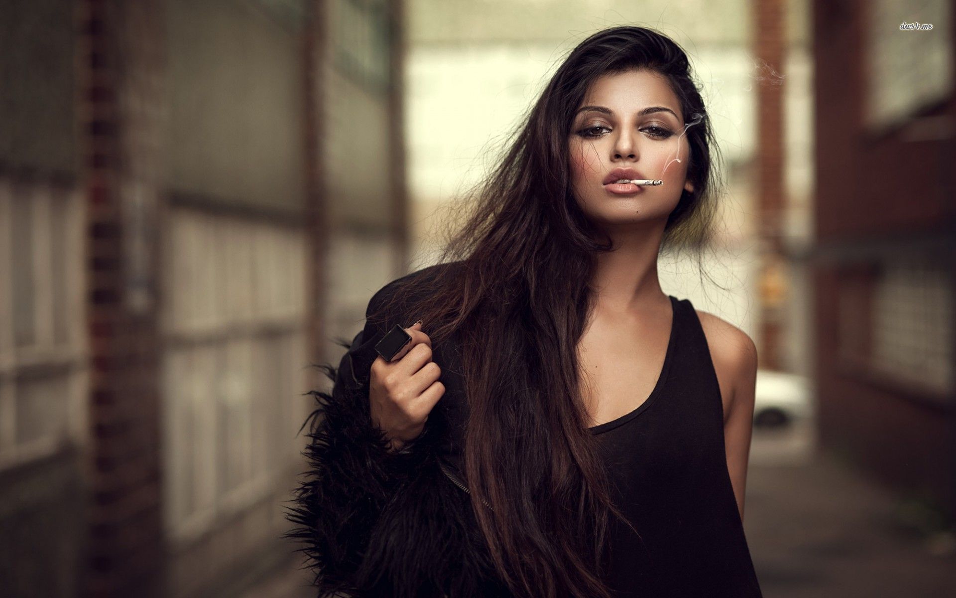 A playful frame from Sassy girls — online in Paris