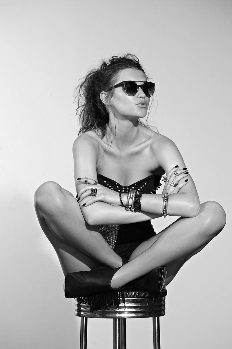 Sassy girls in Paris — step in, relax, and chat live