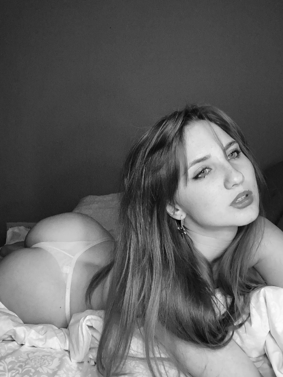 Take a pause and enjoy Nata nude — streaming from Paris