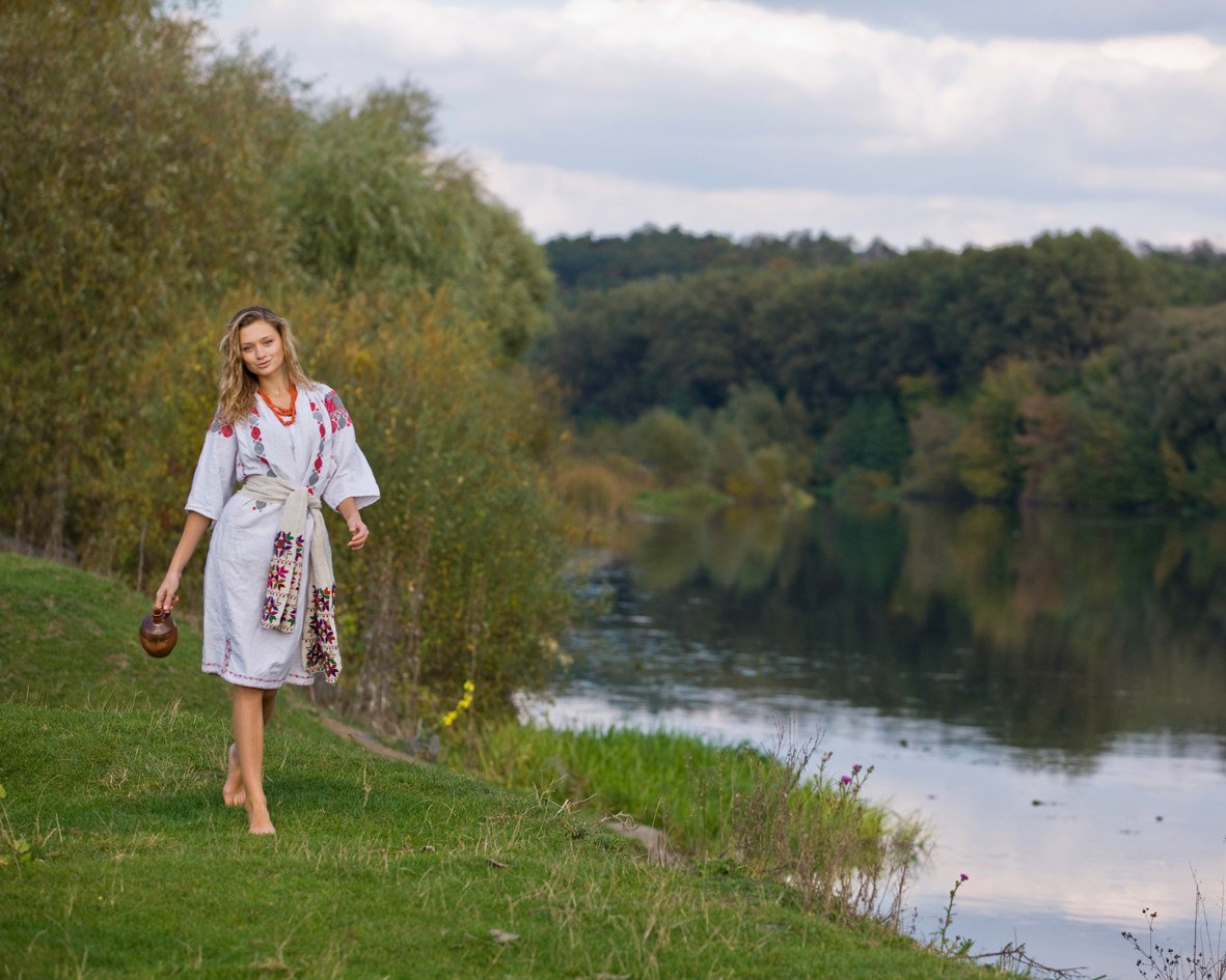 Nude girl Slavic women in Paris