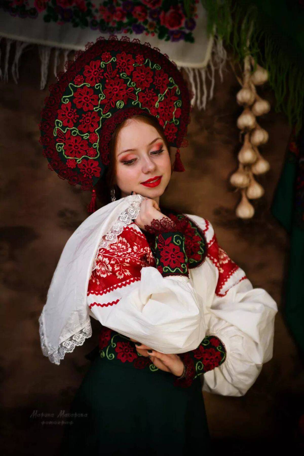 Take a pause and enjoy Women in Slavic costumes — streaming from Paris