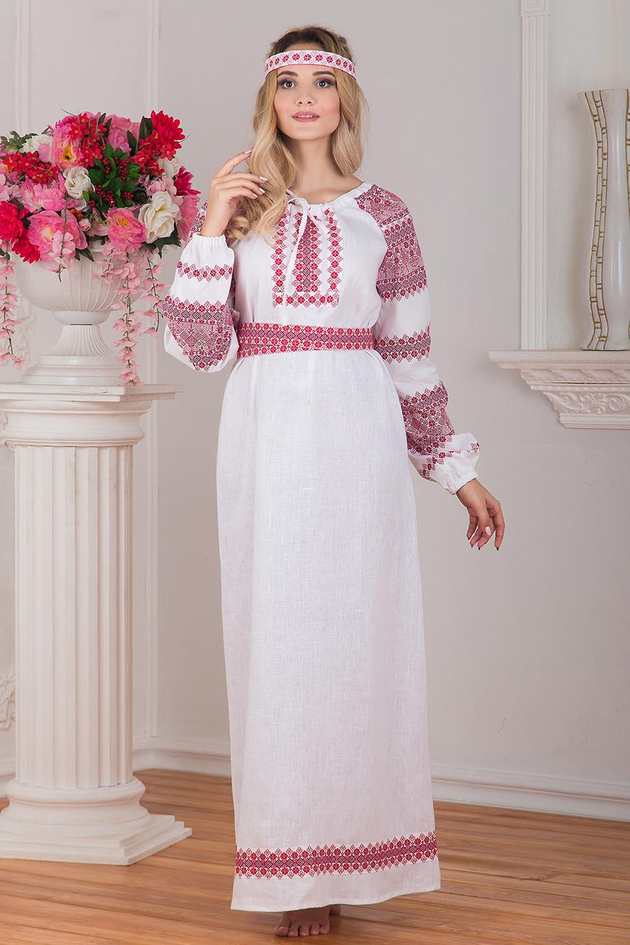 A playful frame from Women in Slavic costumes — online in Paris