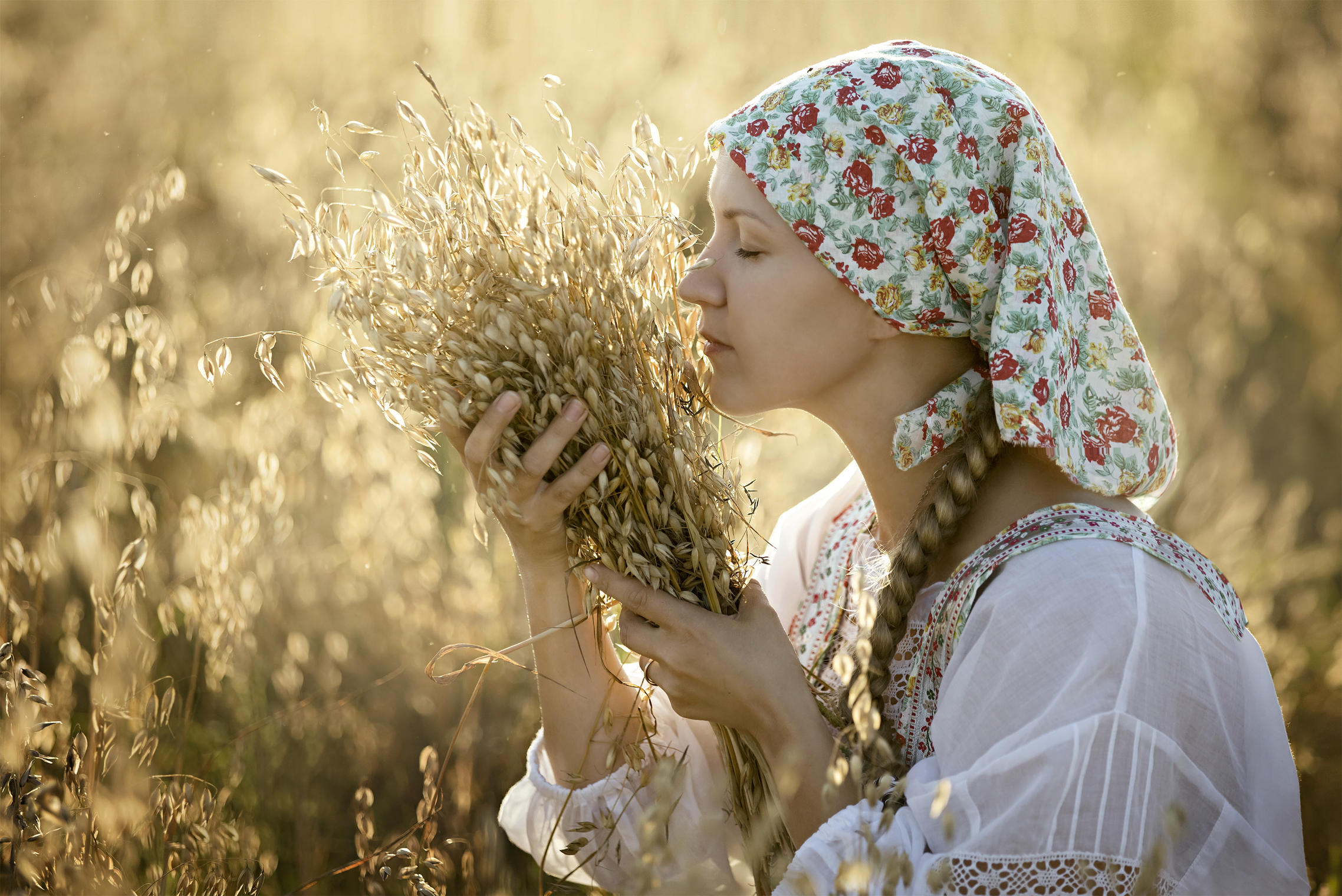 Photo Women in Slavic costumes in Paris