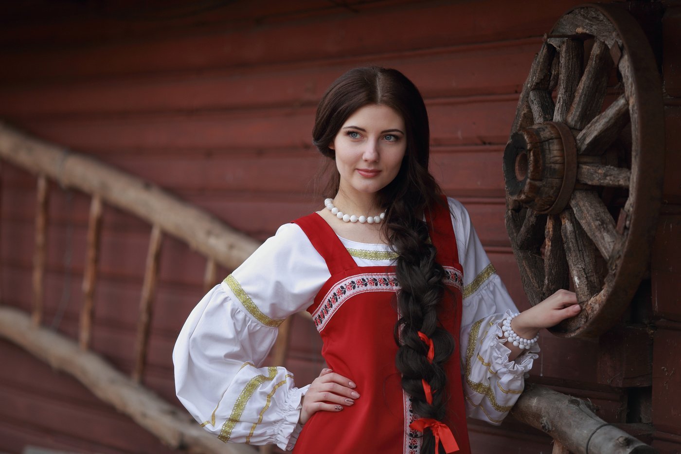 Girls in Slavic costumes’s look of the day — catch her live in Paris